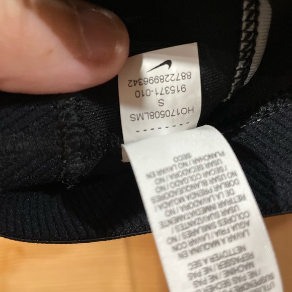 Nike women’s size small black and white digital pattern - Picture 4 of 4